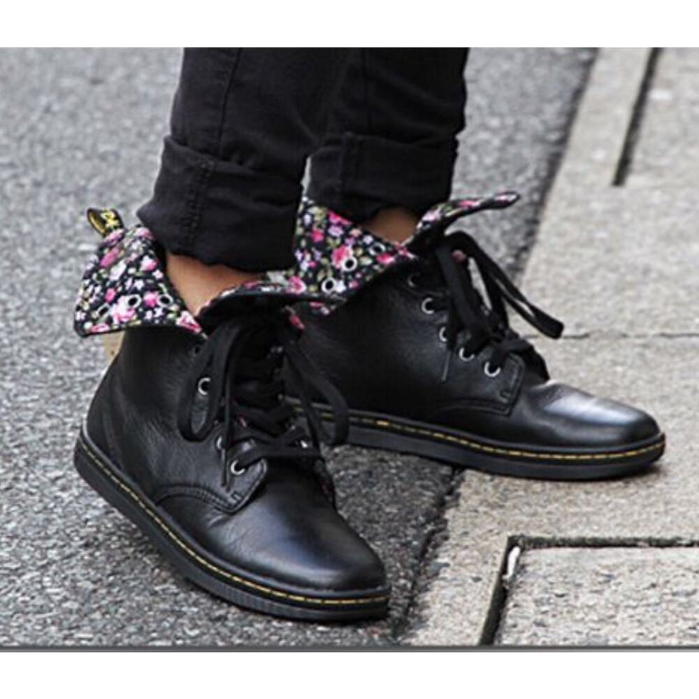 Dr. Martens Stratford 9-Eye Fold Down Combat Boots black leather floral  lining